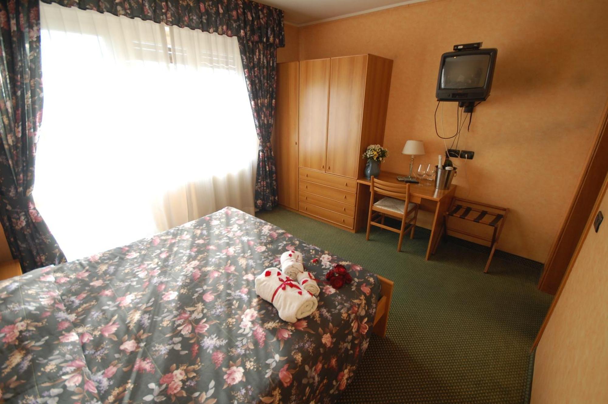 Chalet Fiocco Di Neve Пінцоло Номер фото